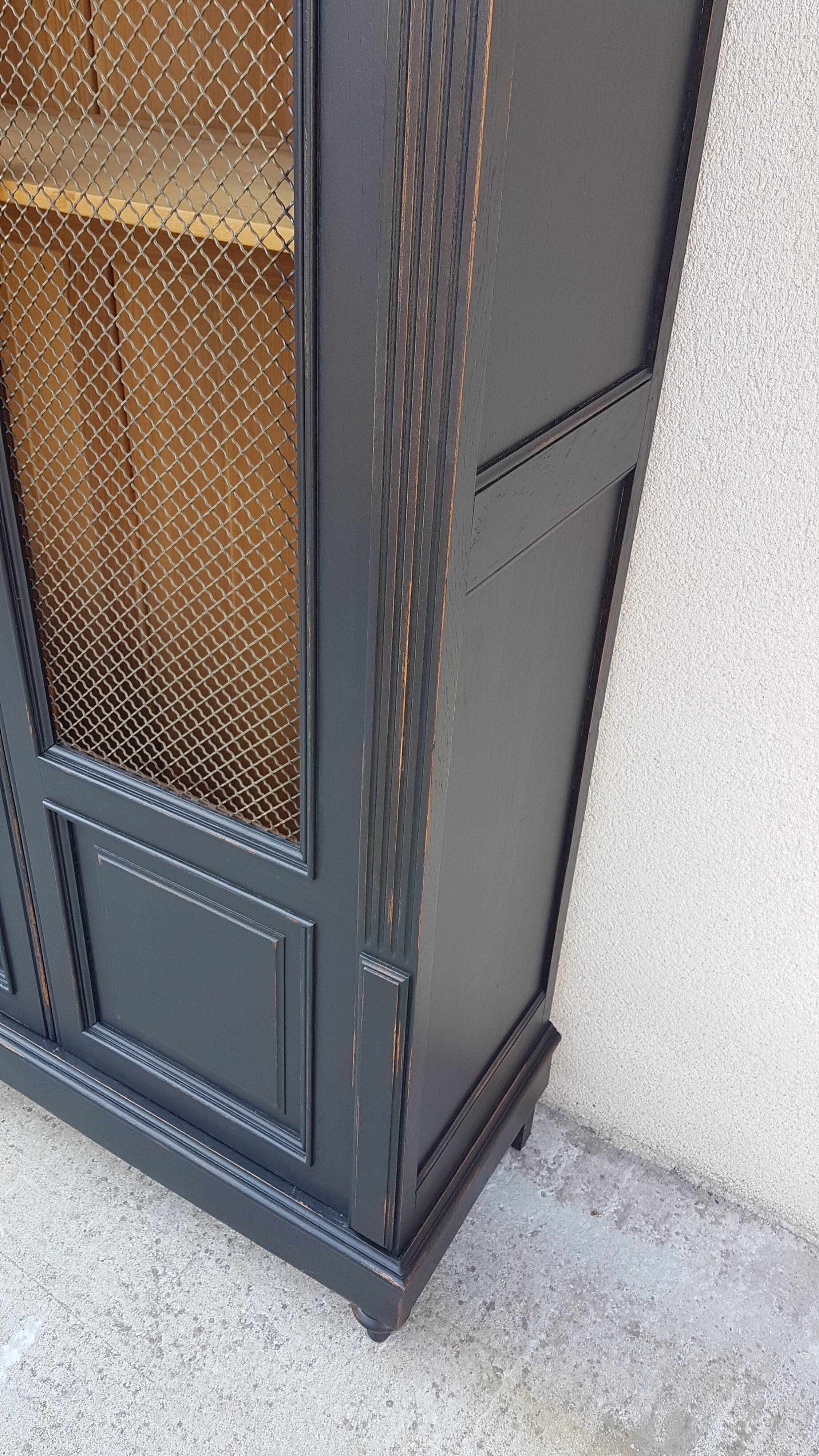 Administrative cabinet