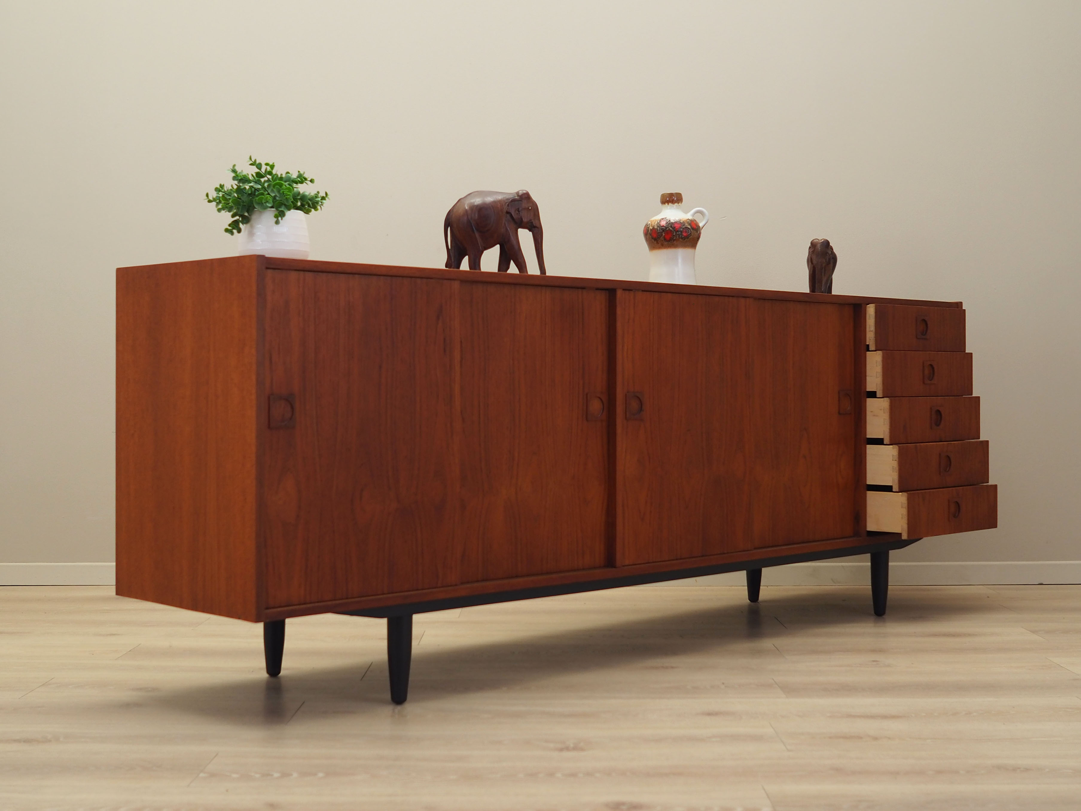 Teak sideboard, Danish design, 1970s, manufacturer: Farsø Møbelfabrik