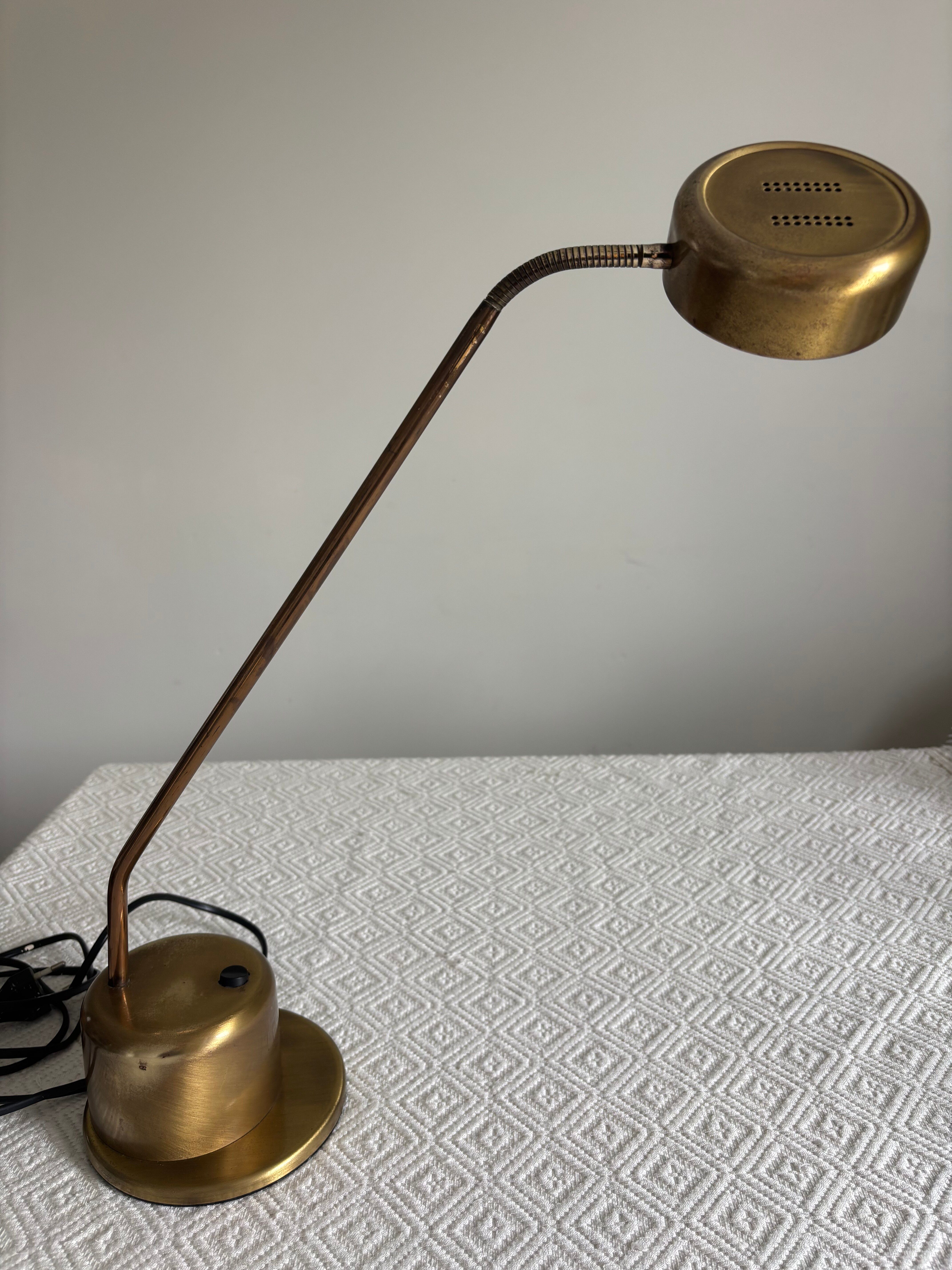 Vrieland brass desk lamp