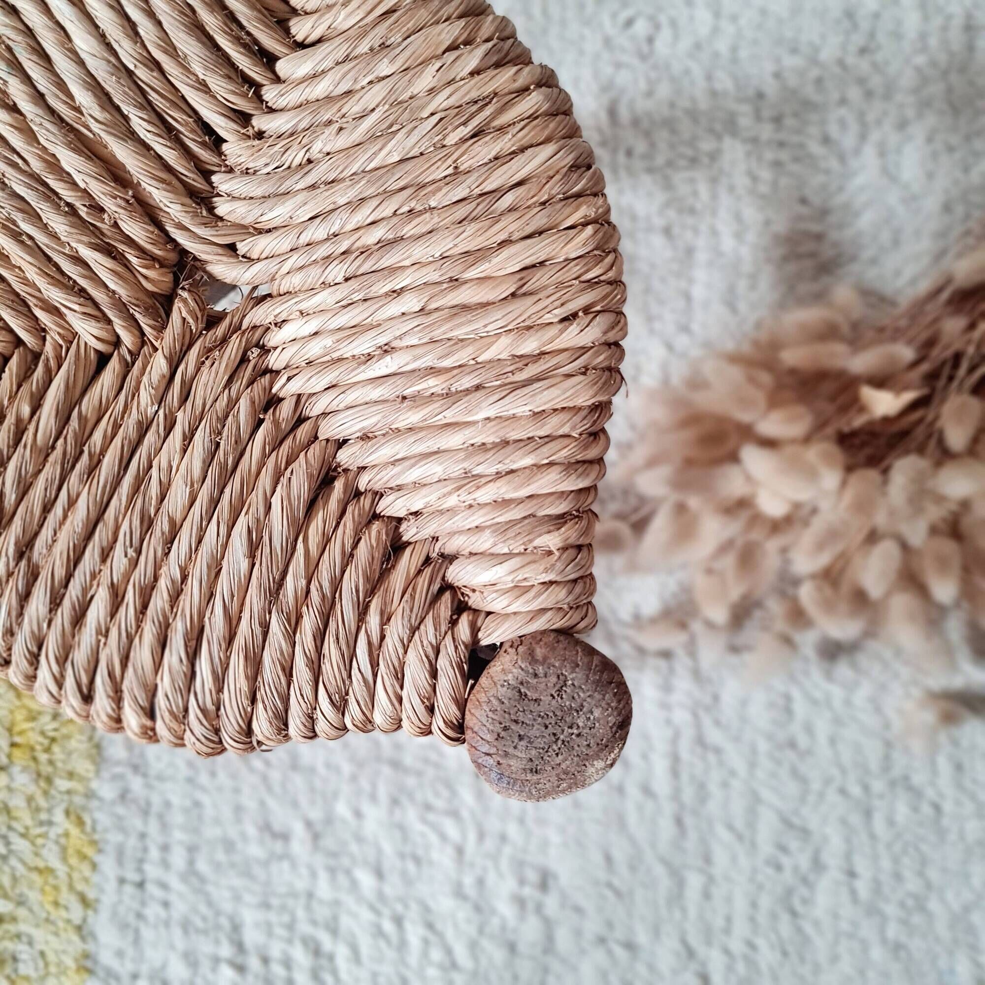 Small stool in wood and straw