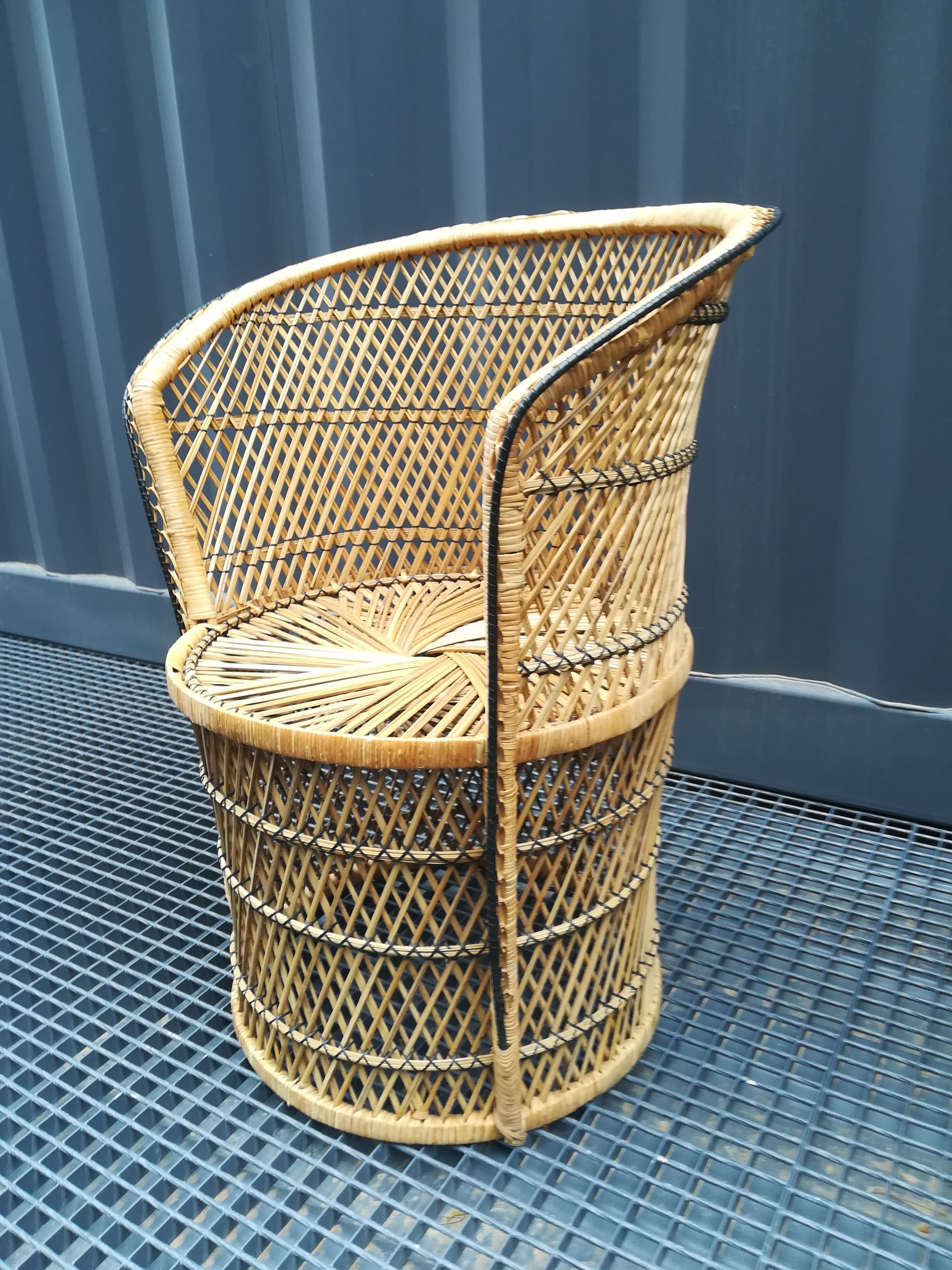 Table diabolo and its mini chair Emmanuelle