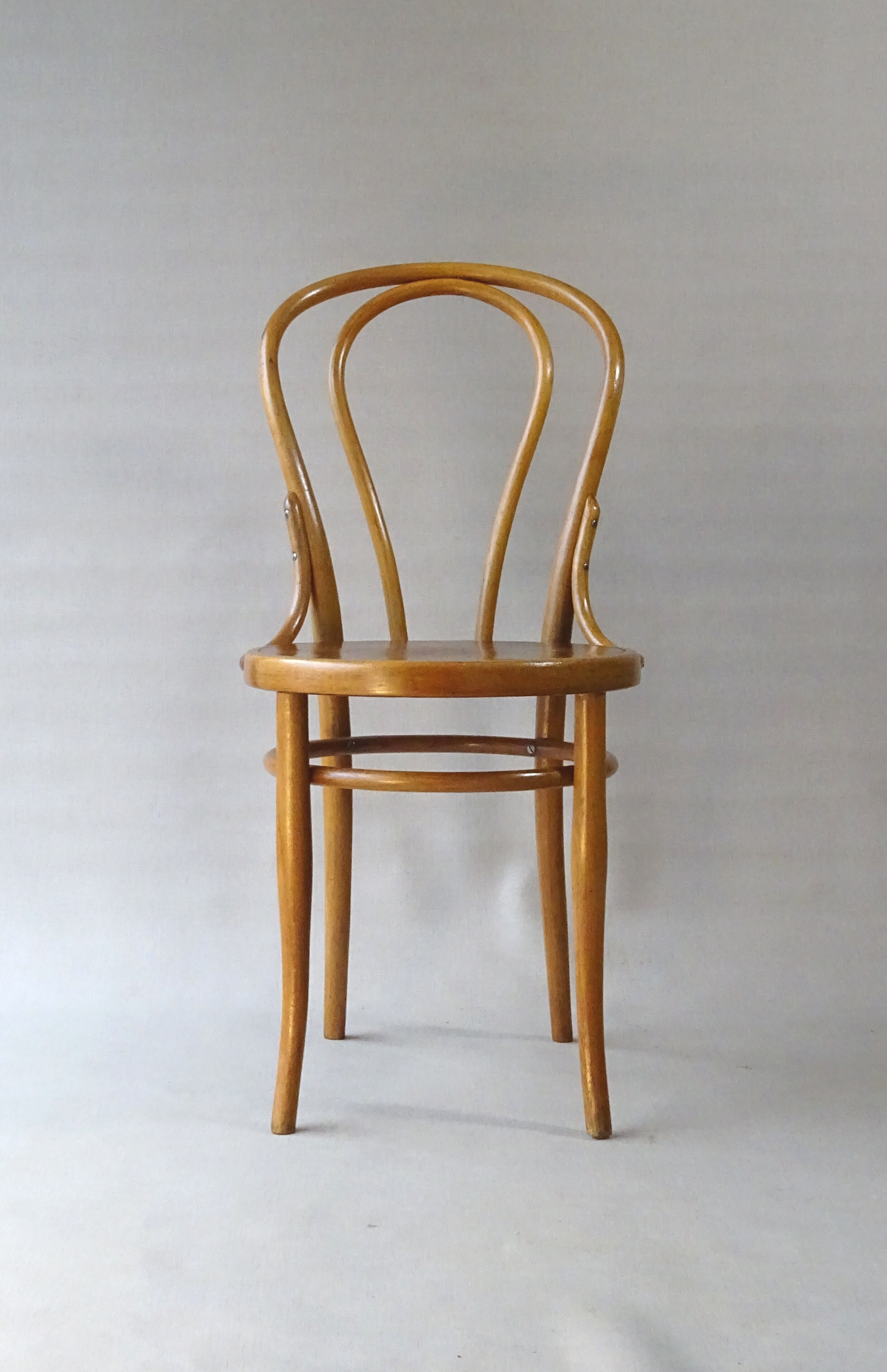 Vienna bistro chair N°18 wood-curved by KOHN, 1910 wooden seat,