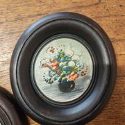 Lot de trois miniatures fleurs dans un vase