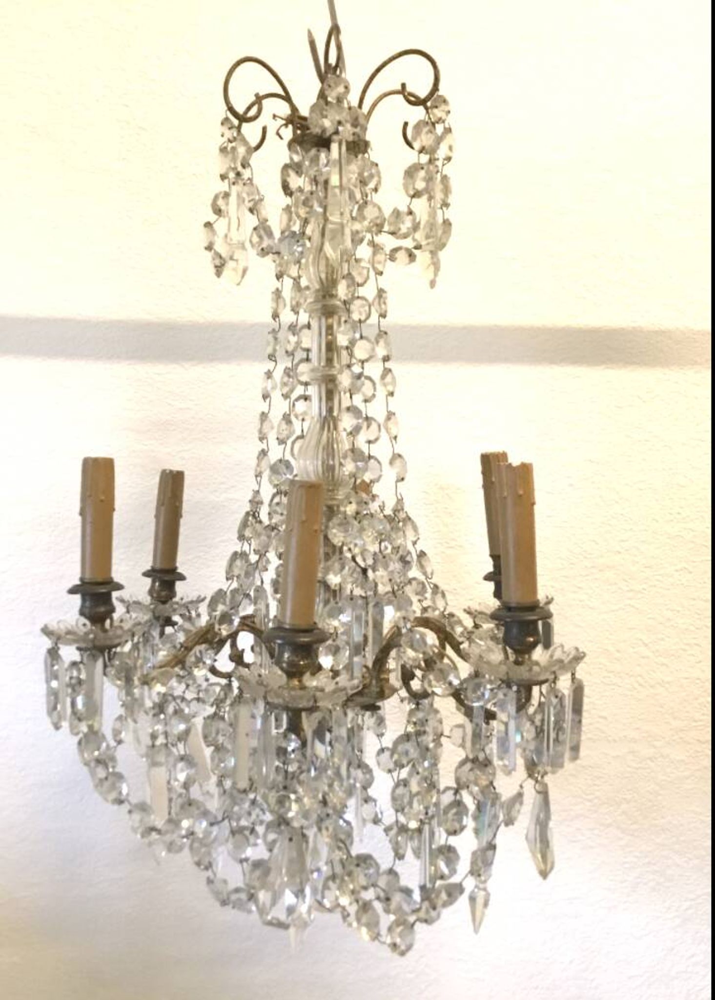 Bronze chandelier with 6 light arms and pendants