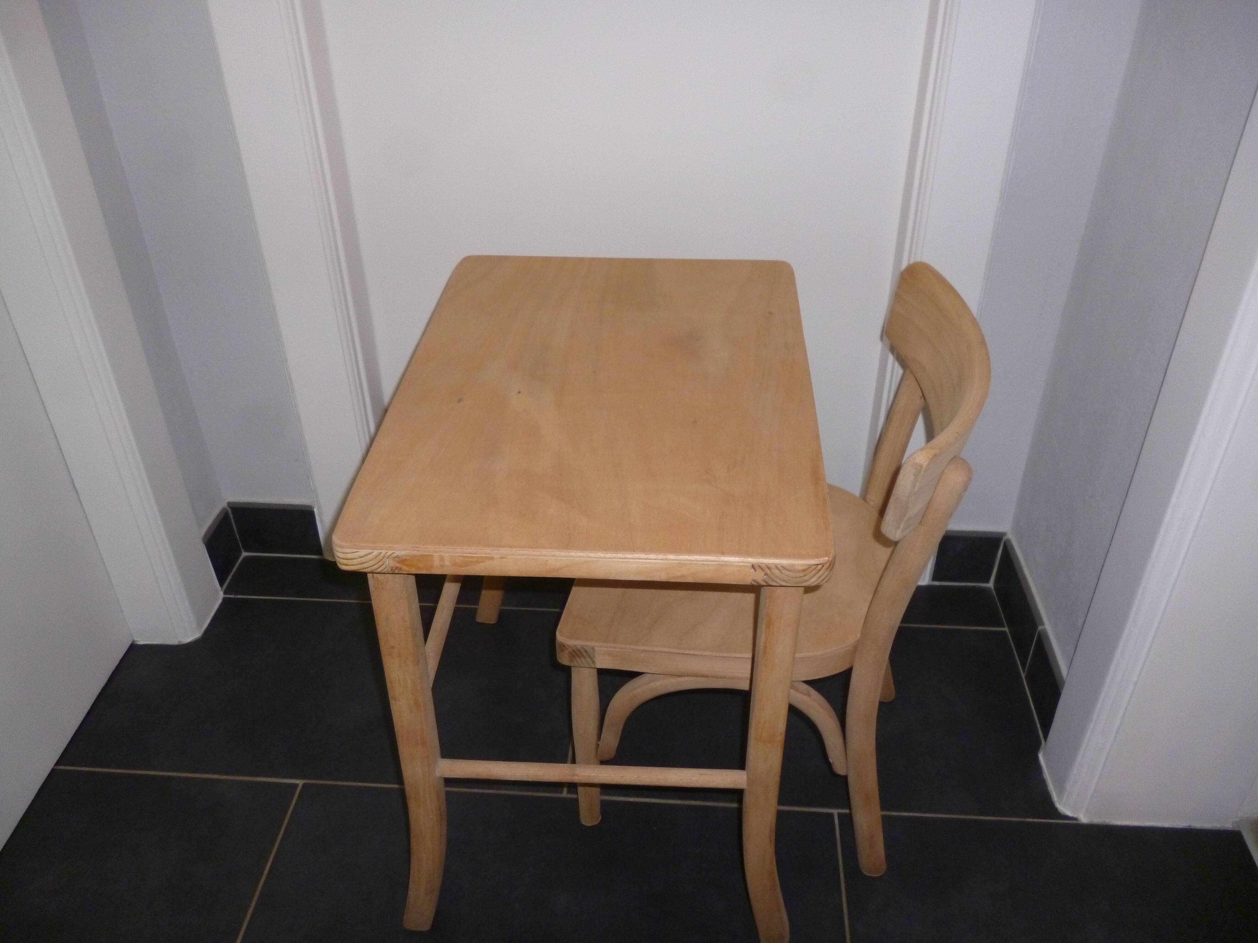 Child table and chair