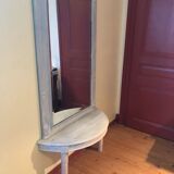 Mirror with half-moon table support