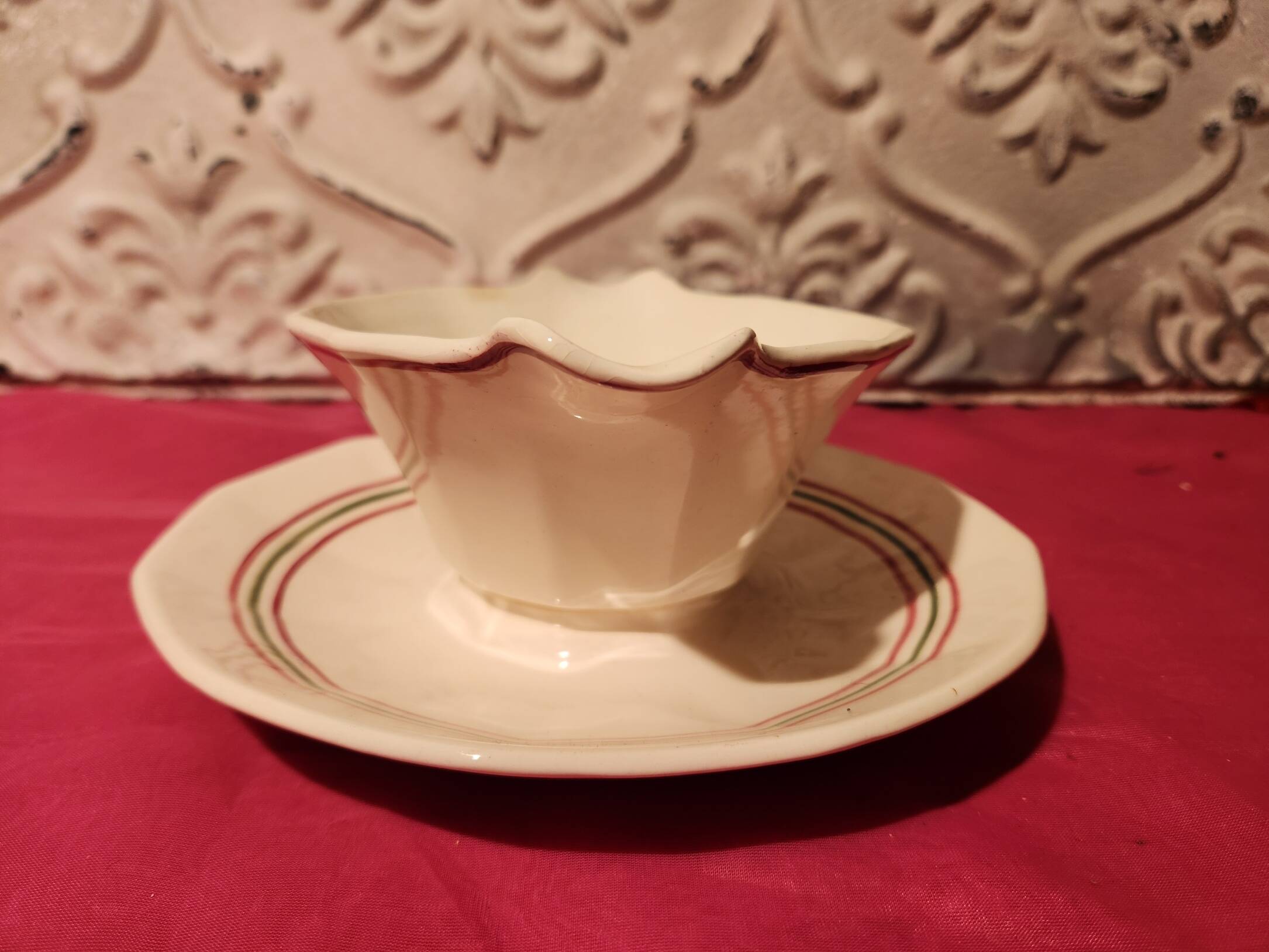 Armelle sauce boat Sarreguemines hand-painted