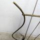 Porte-revues lyre en métal doré années 50