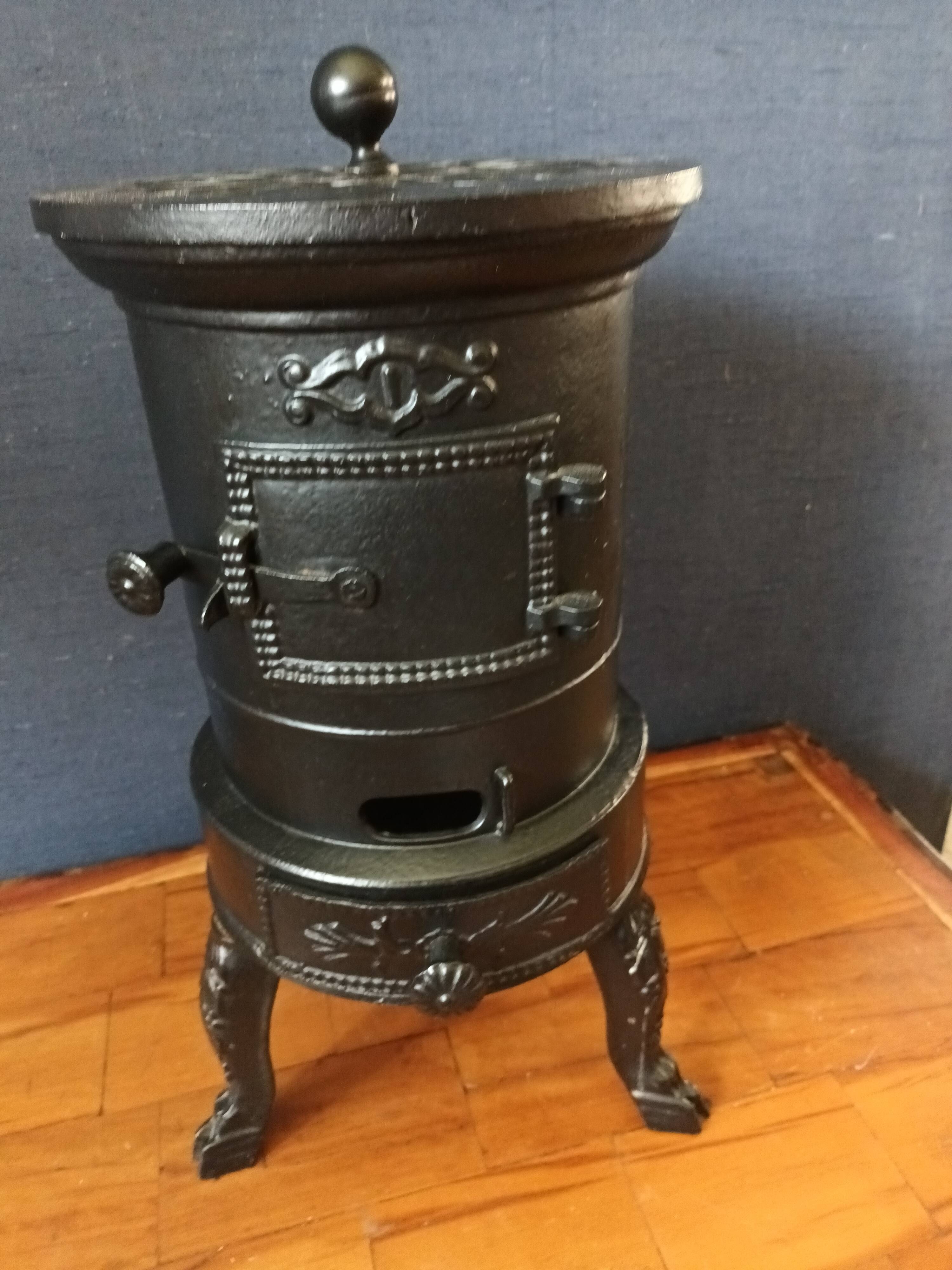 Cast iron stove