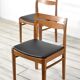 Ensemble de 4 chaises du milieu du siècle en teck et similicuir