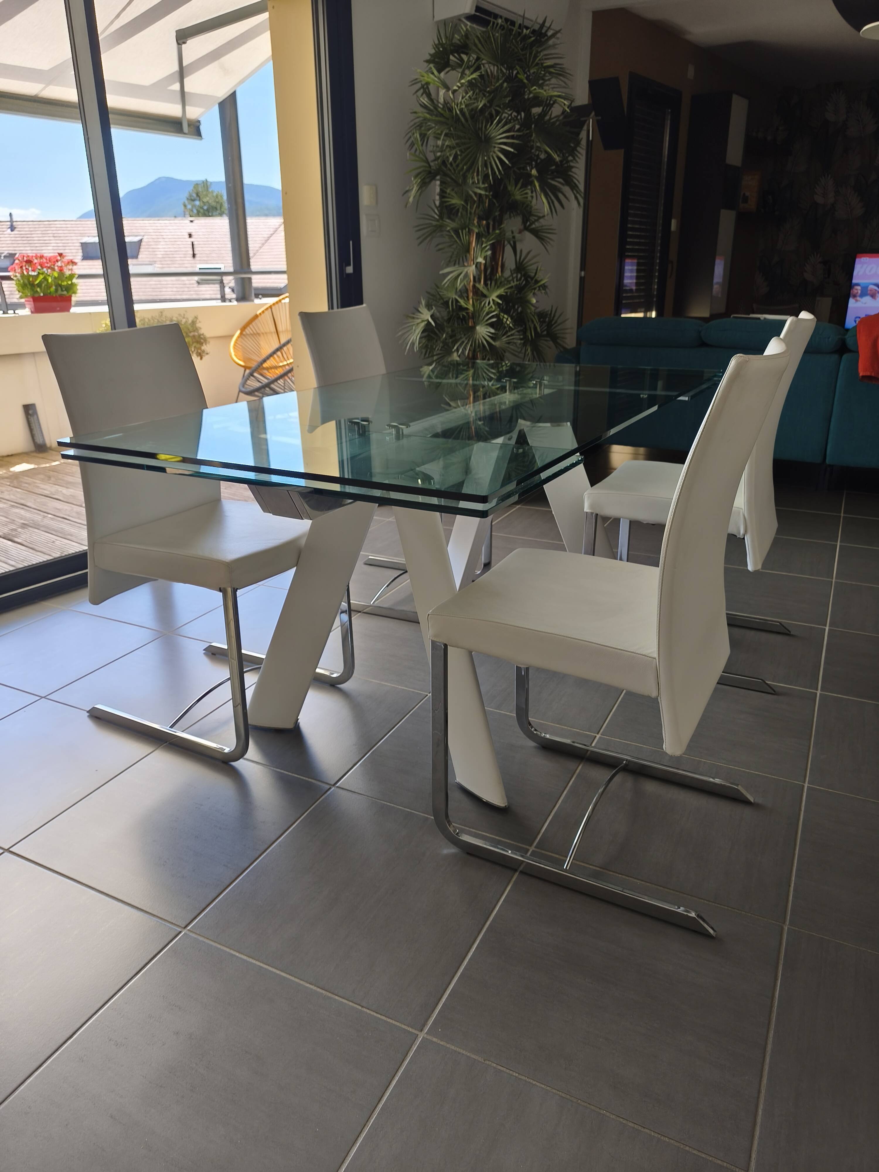 Table and 4 chairs Roche Bobois