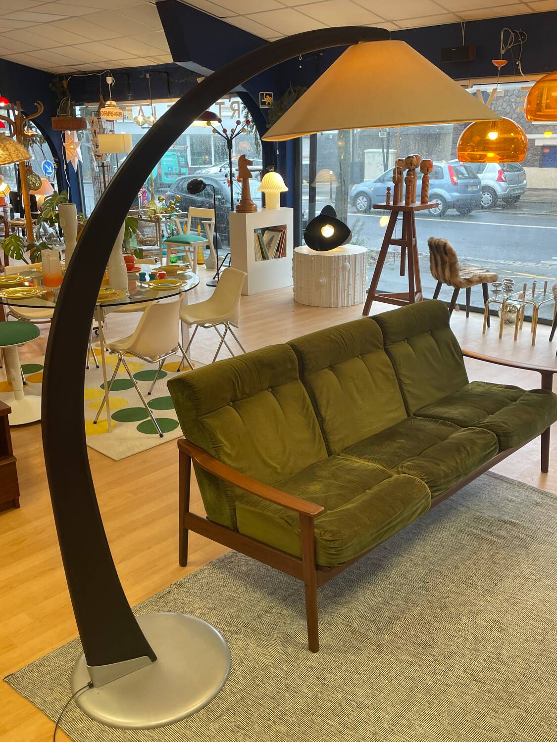 Luna walnut arc floor lamp by Natuzzi, 1990s