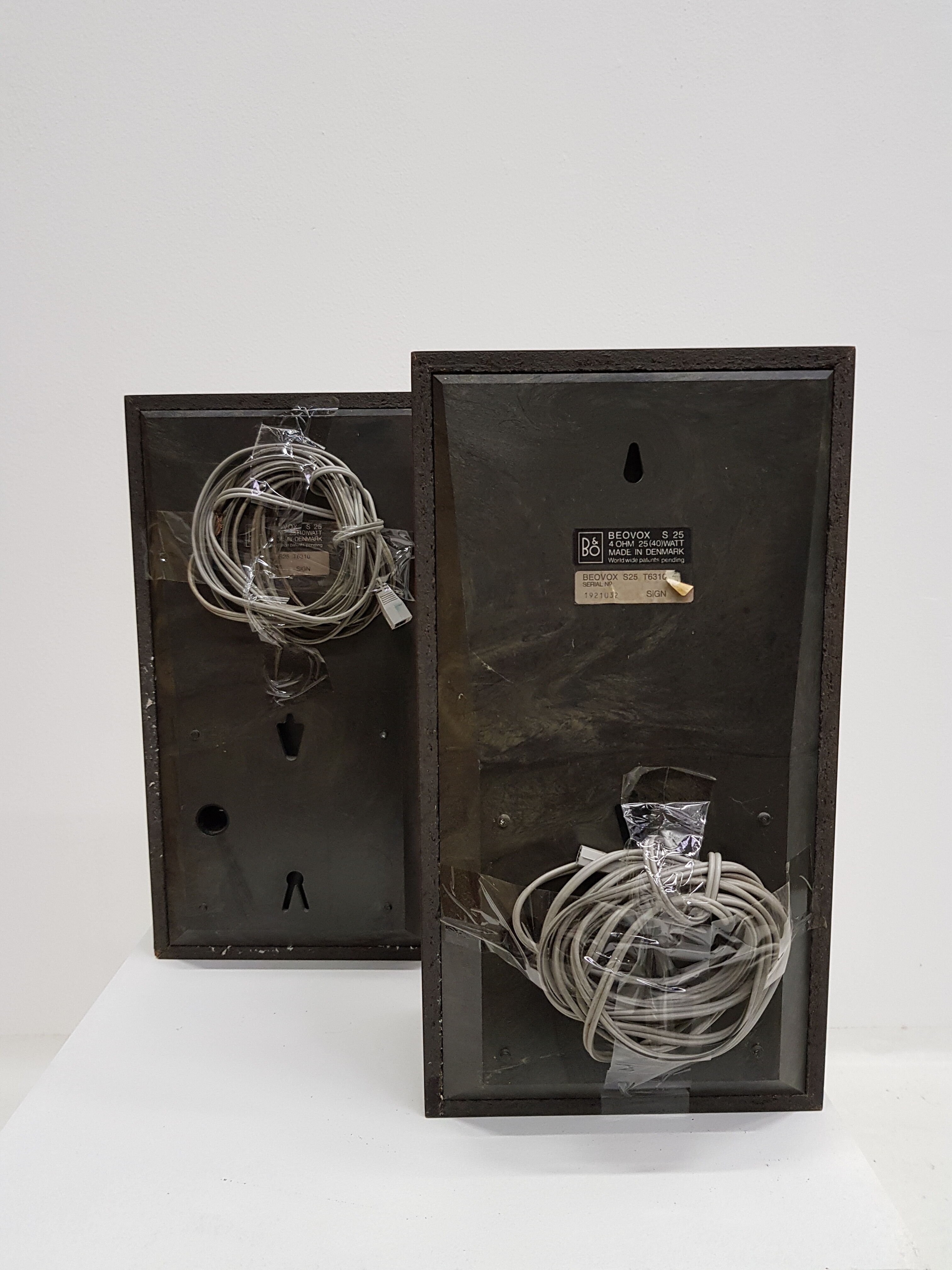 Paire d'enceinte en teck Bang & Ofulsen Beovox S-25