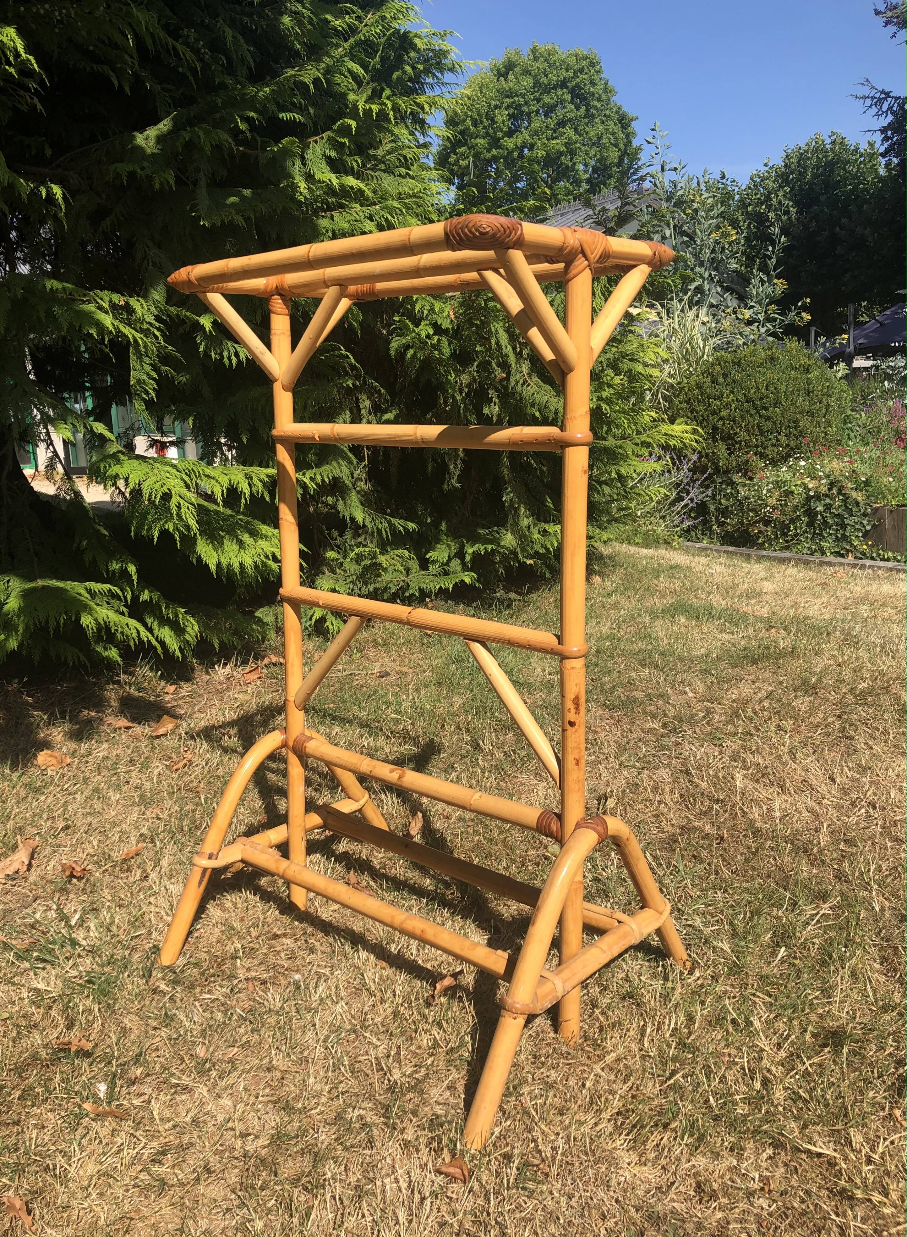 Valet, bamboo towel rail
