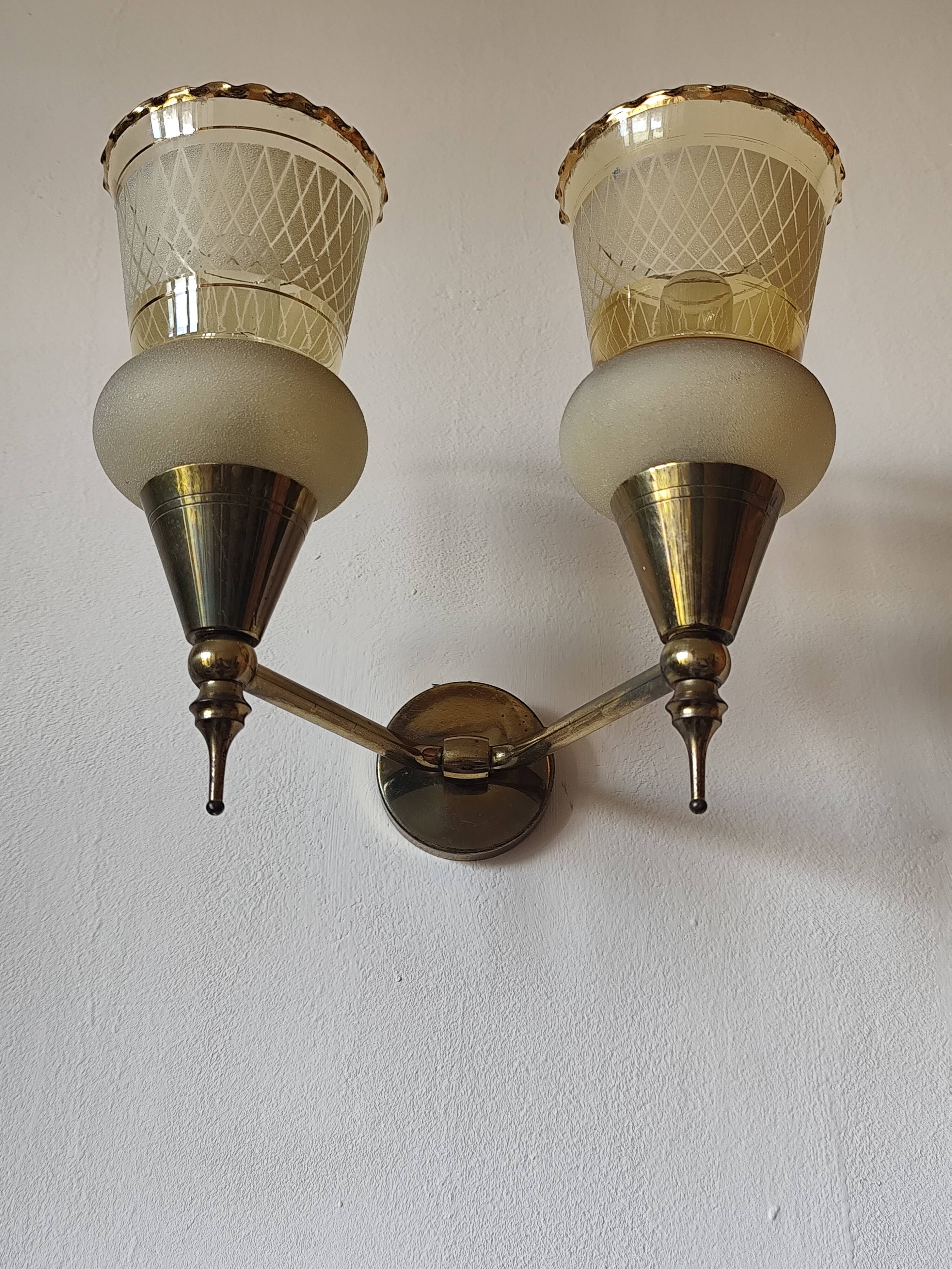 Vintage 50s wall light, 2 light arms, metal, brass and opaque glass tulip