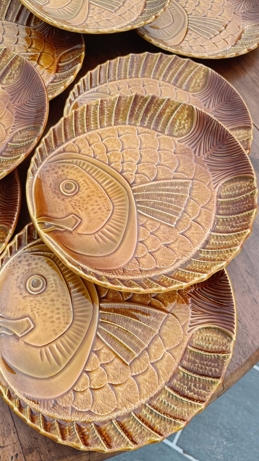 Service of 12 fish barbotine plates – antique faience from Sarreguemines