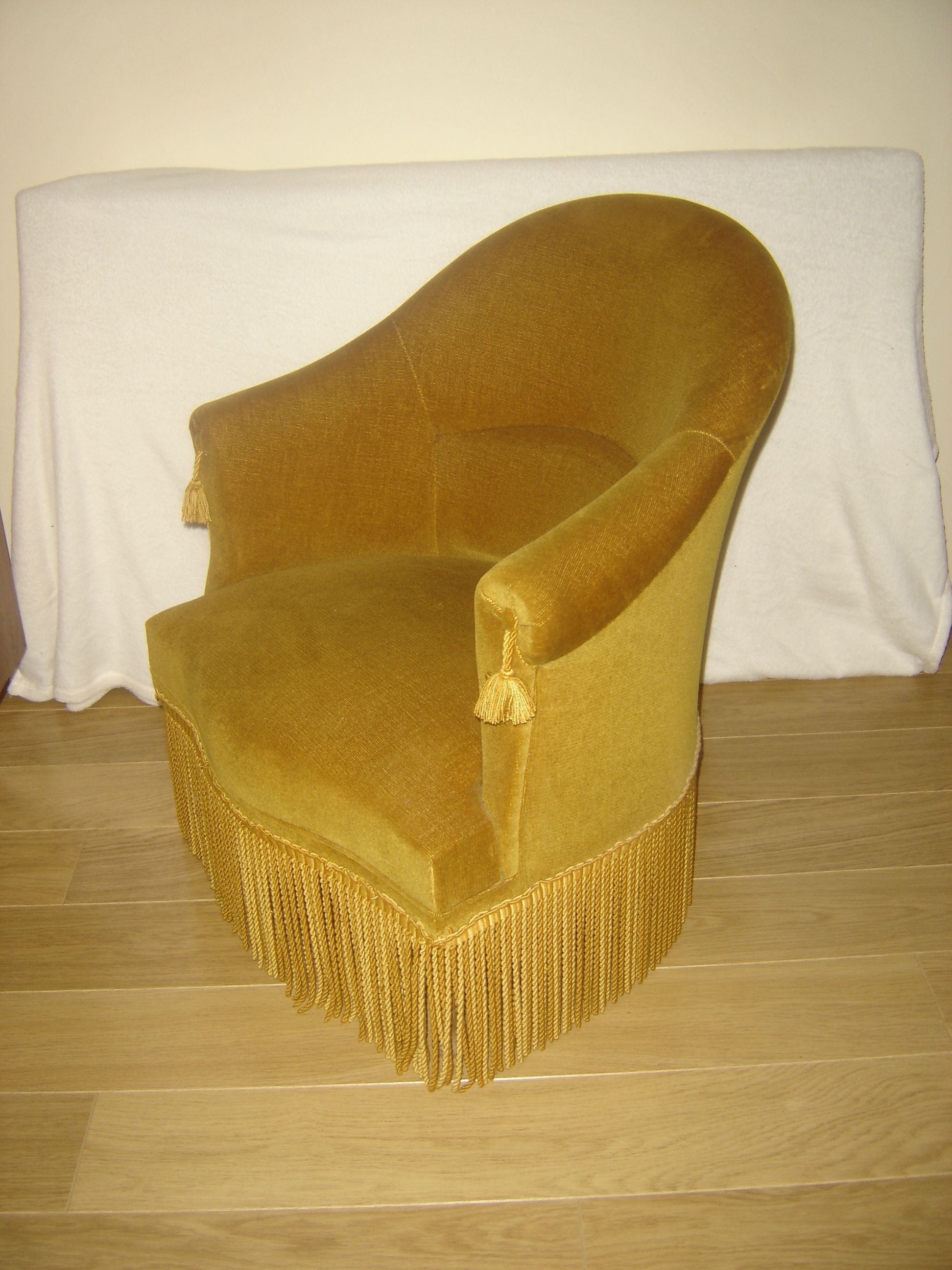 Toad armchair