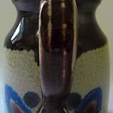 Teapot in sandstone of Elfriede Tataki-Kopp