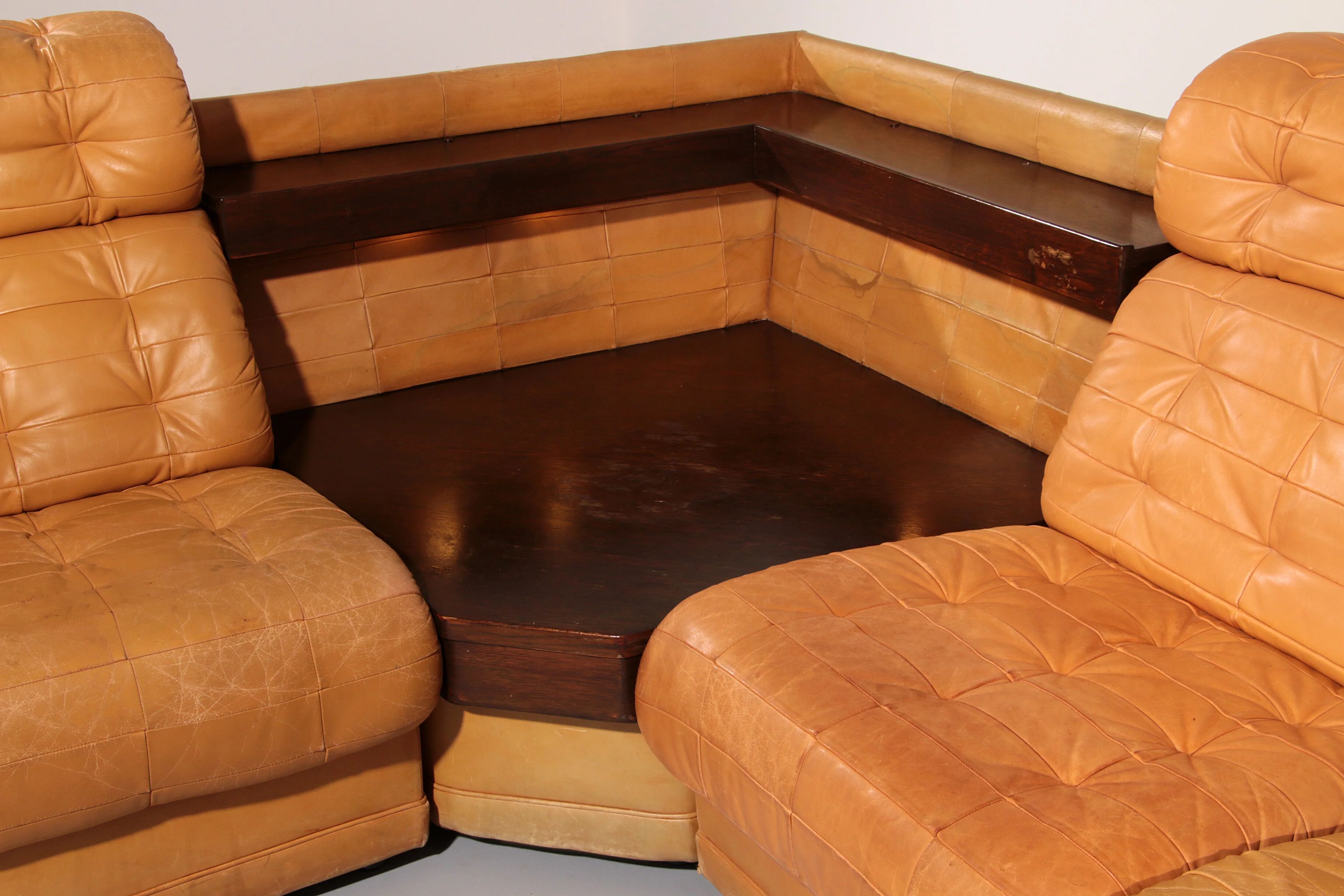 Superbe ensemble de canapés modulaires en cuir cognac des années 1970.