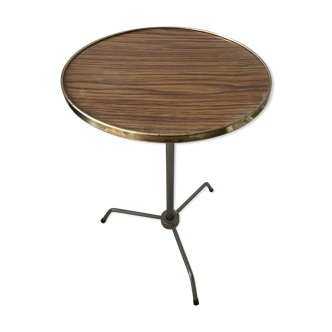 Pedestal table