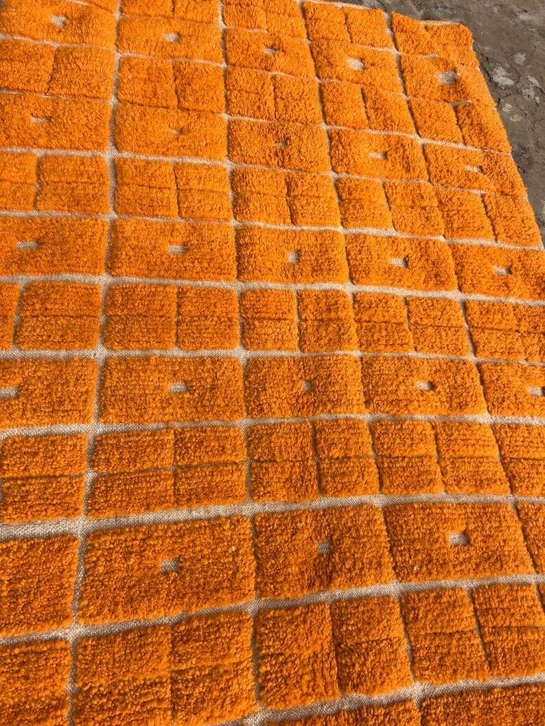 Beni Ouraine rug in natural wool, orange, size 150/250 cm.