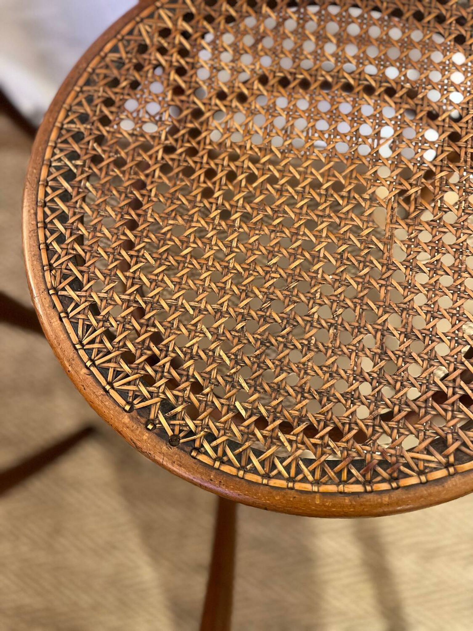 Set of 4 vintage Fischel bistro chairs in curved wood and cane