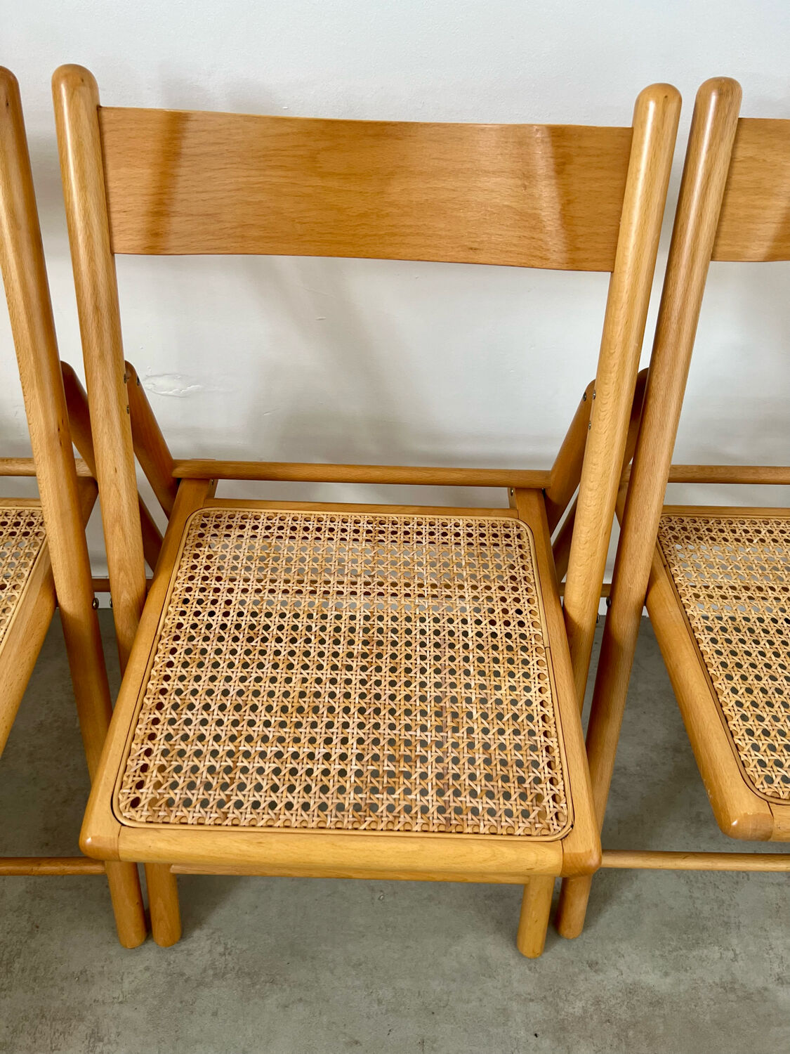 Lot 6 folding wooden chairs and vintage rattan canning year 60