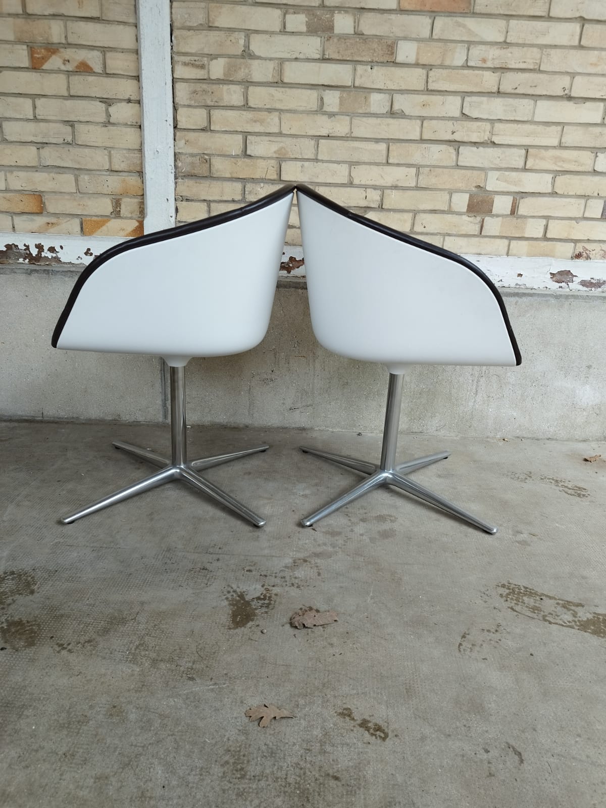 Chaises design "kyo" - pearson lloyd
