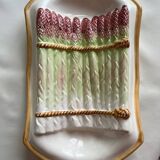 Plat à asperges en  barbotine