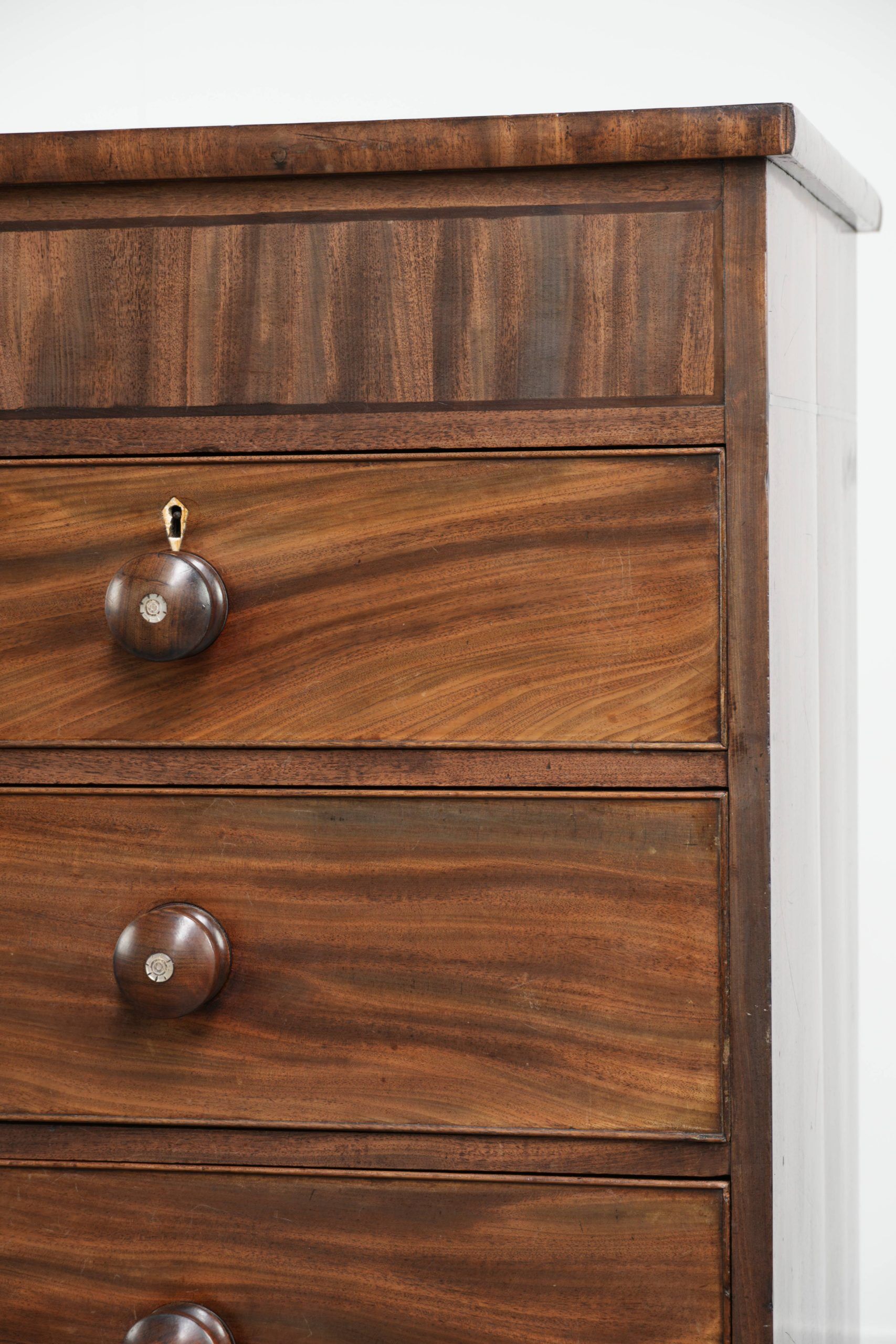 Large antique English chest of drawers/commode from the early 19th century