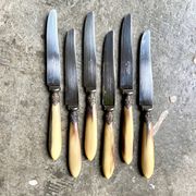 6 La Trompette knives in beige and stainless steel horn
