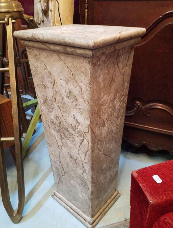 Colonne en faux marbre