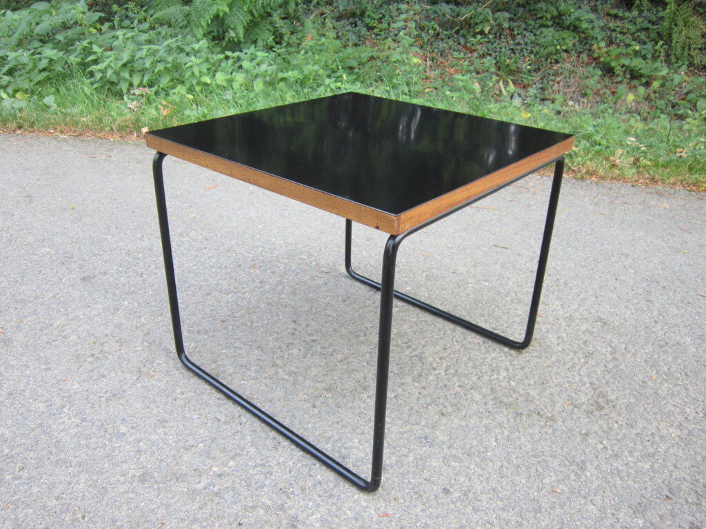 Table volante de Pierre Guariche pour Steiner