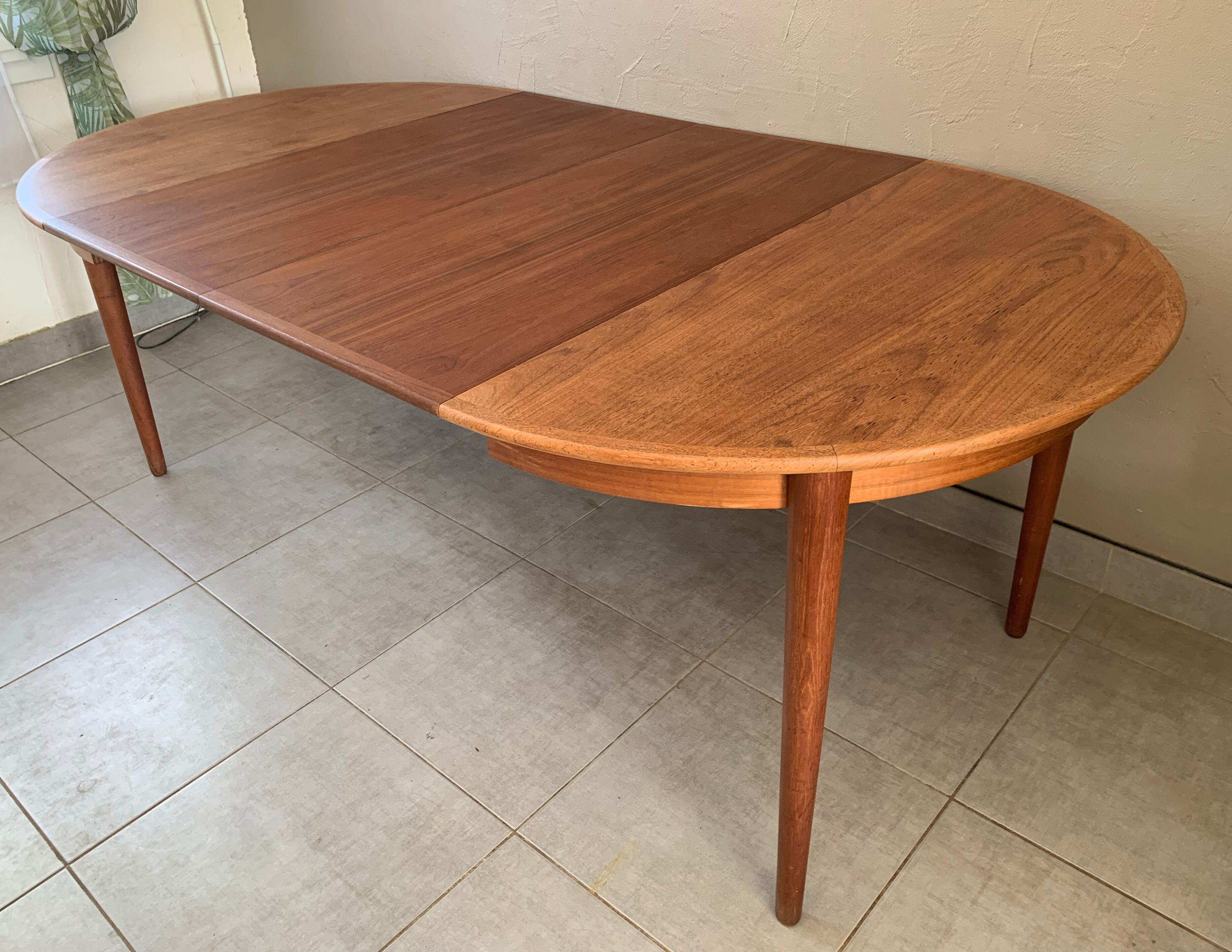 Danish teak dining table mSe Mobler, distributed by Samcom