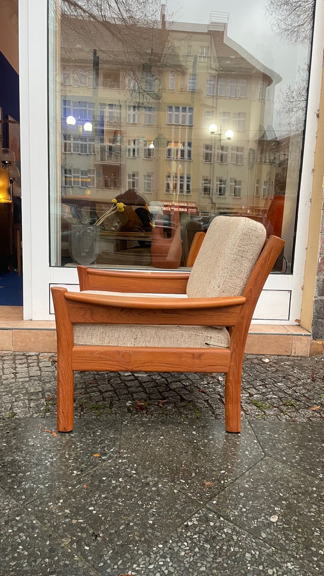 Danish armchair of the 60s in wood and wool of the brand Dyrlund