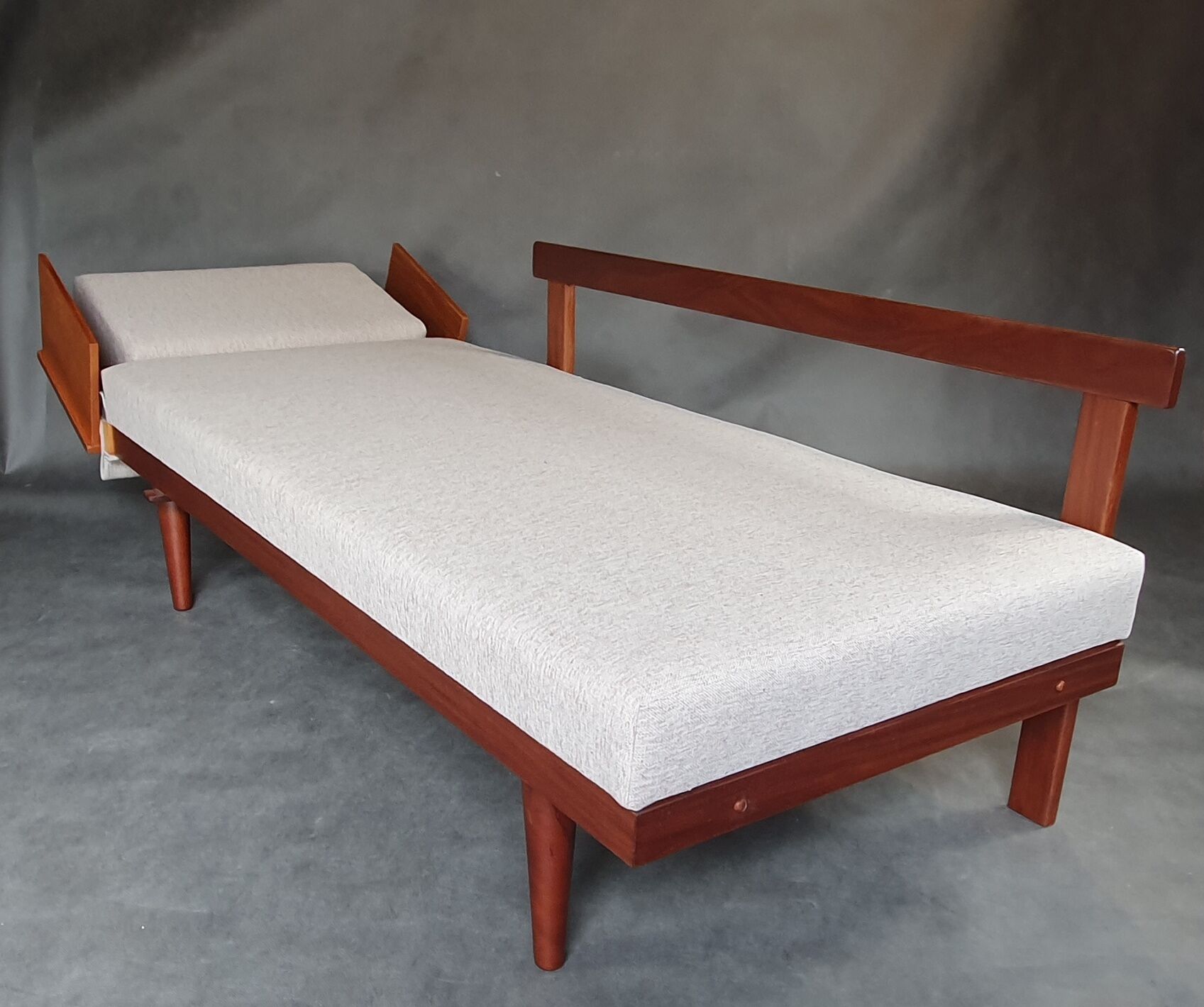 Norwegian teak daybed sofa, model Svanette design Ingmar Relling 1960s