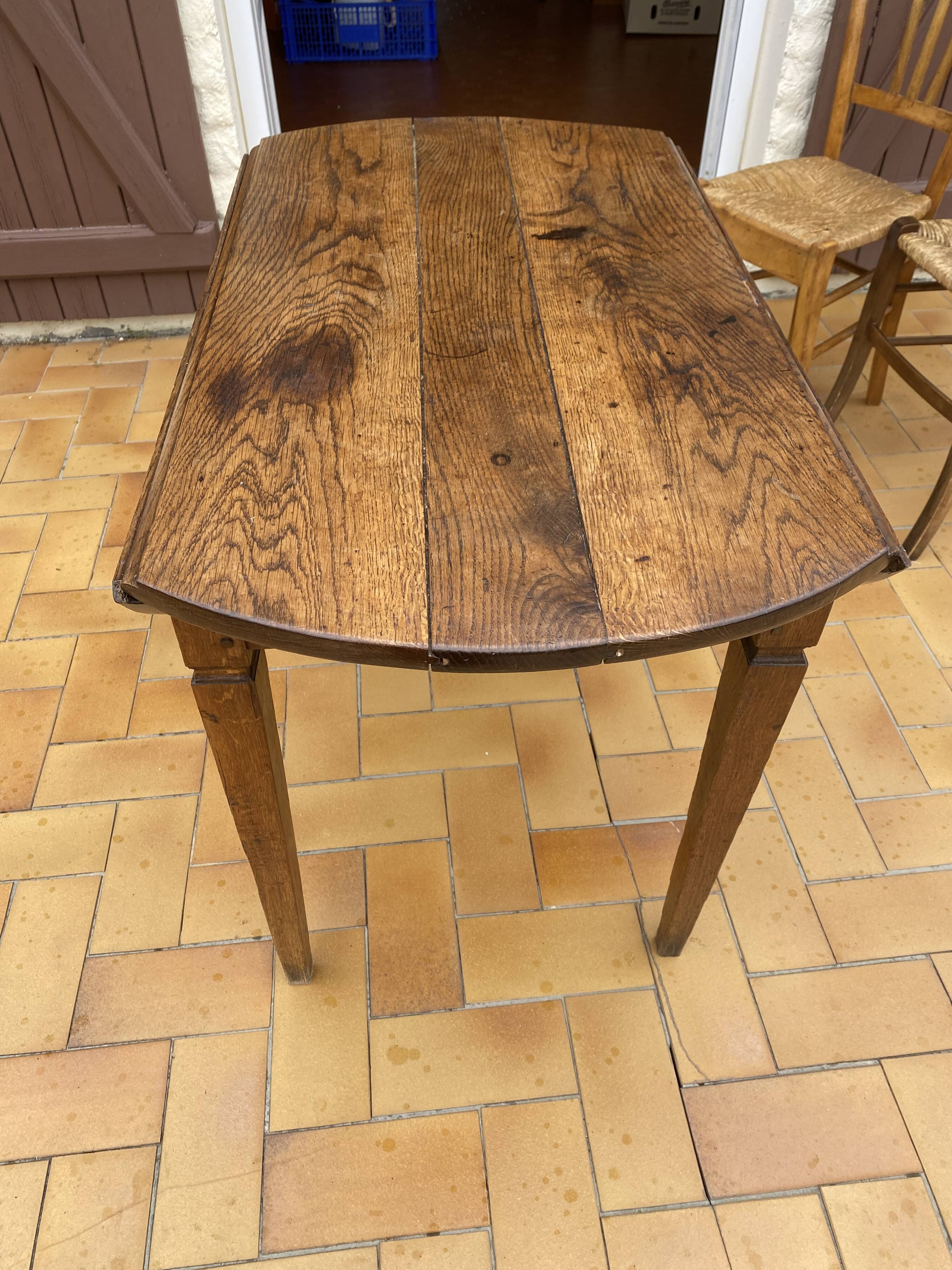 Rustic Wooden Shutter Round Dining Table Vintage Wooden Legs