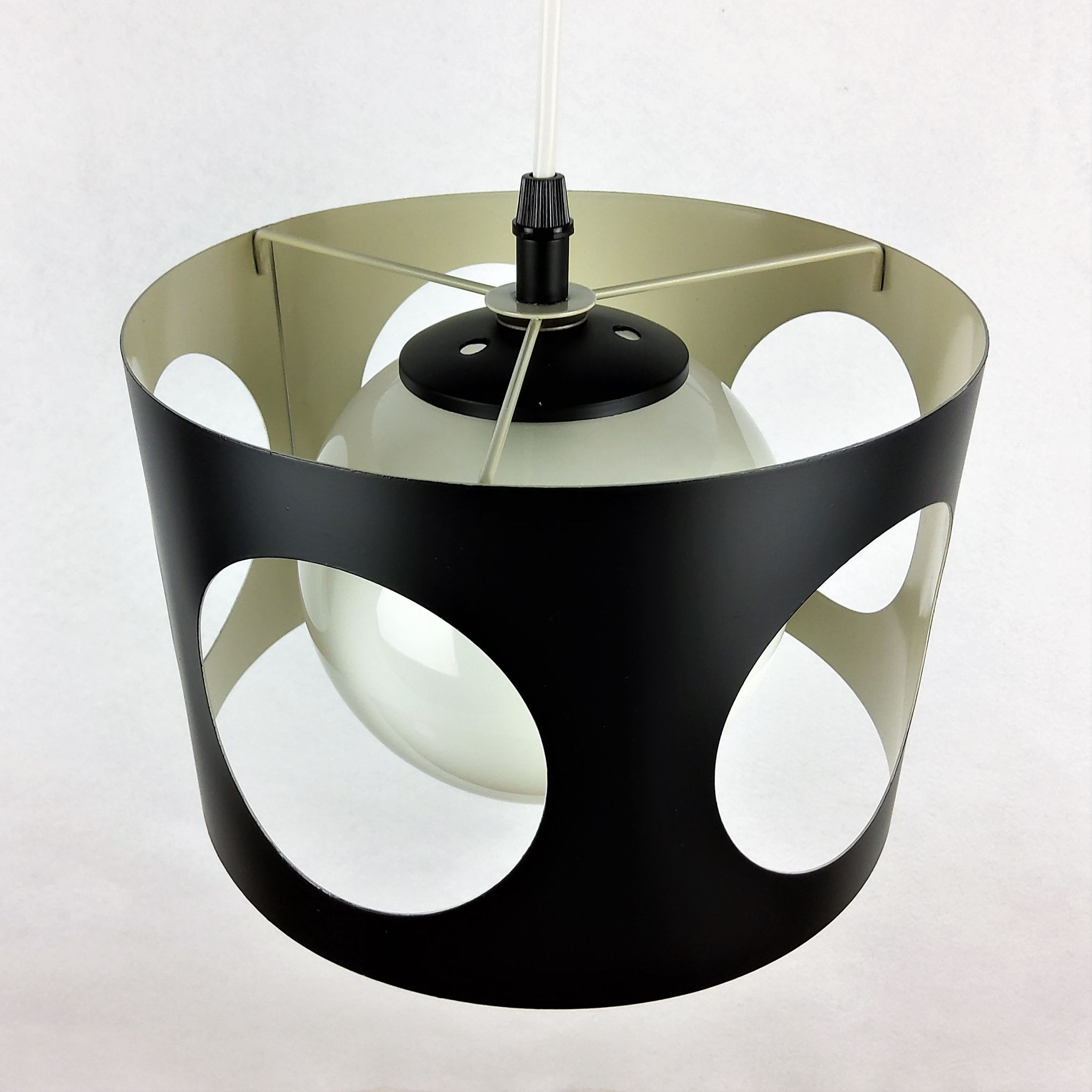 Suspension vintage noire métal 1960