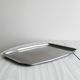 Plateau rectangulaire en inox.