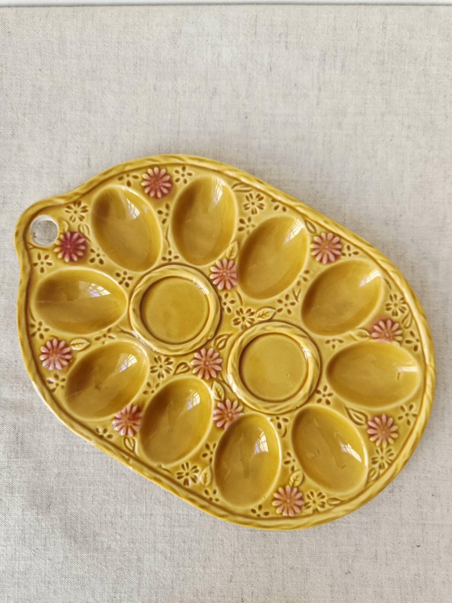 Vintage egg plate in majolica - 1970s