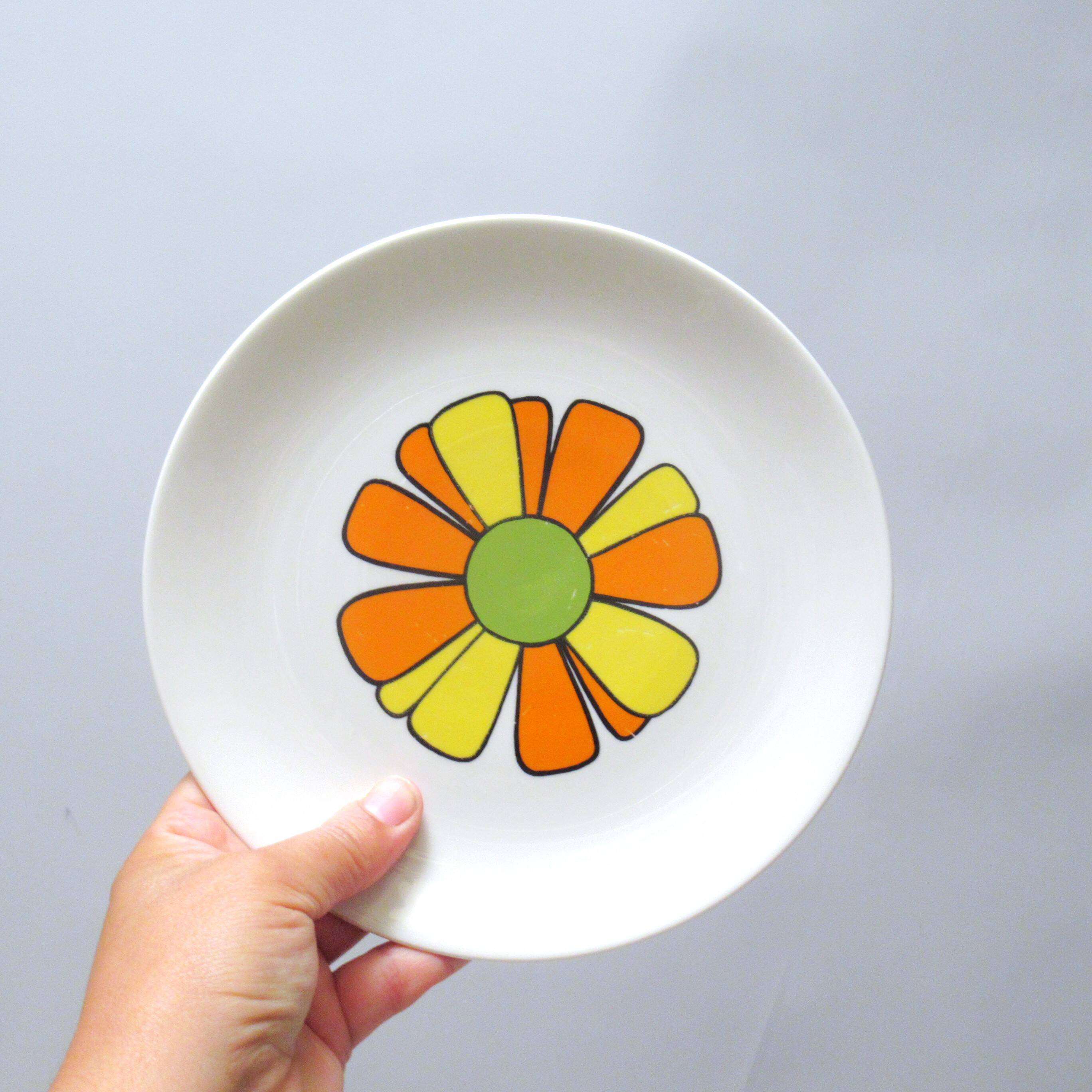 Six 70s Flower Dessert Plates