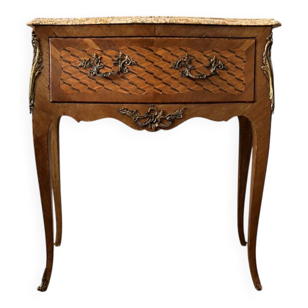 Petite commode sauteuse de style Louis XV en marqueterie et marbre