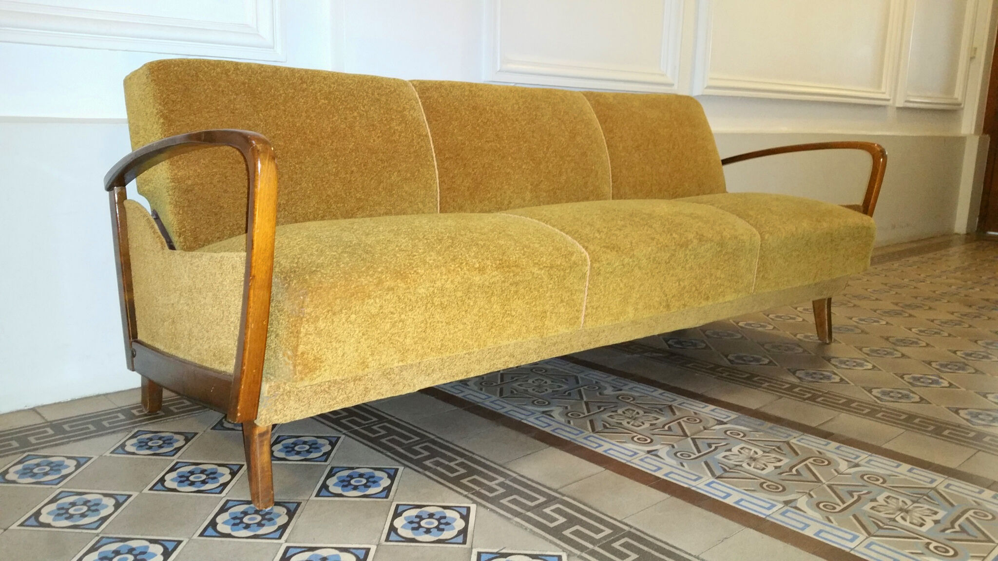 Scandinavian 50s/60s gold daybed canapé.