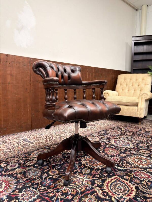 Fauteuil capitaine Chestfield anglais classique