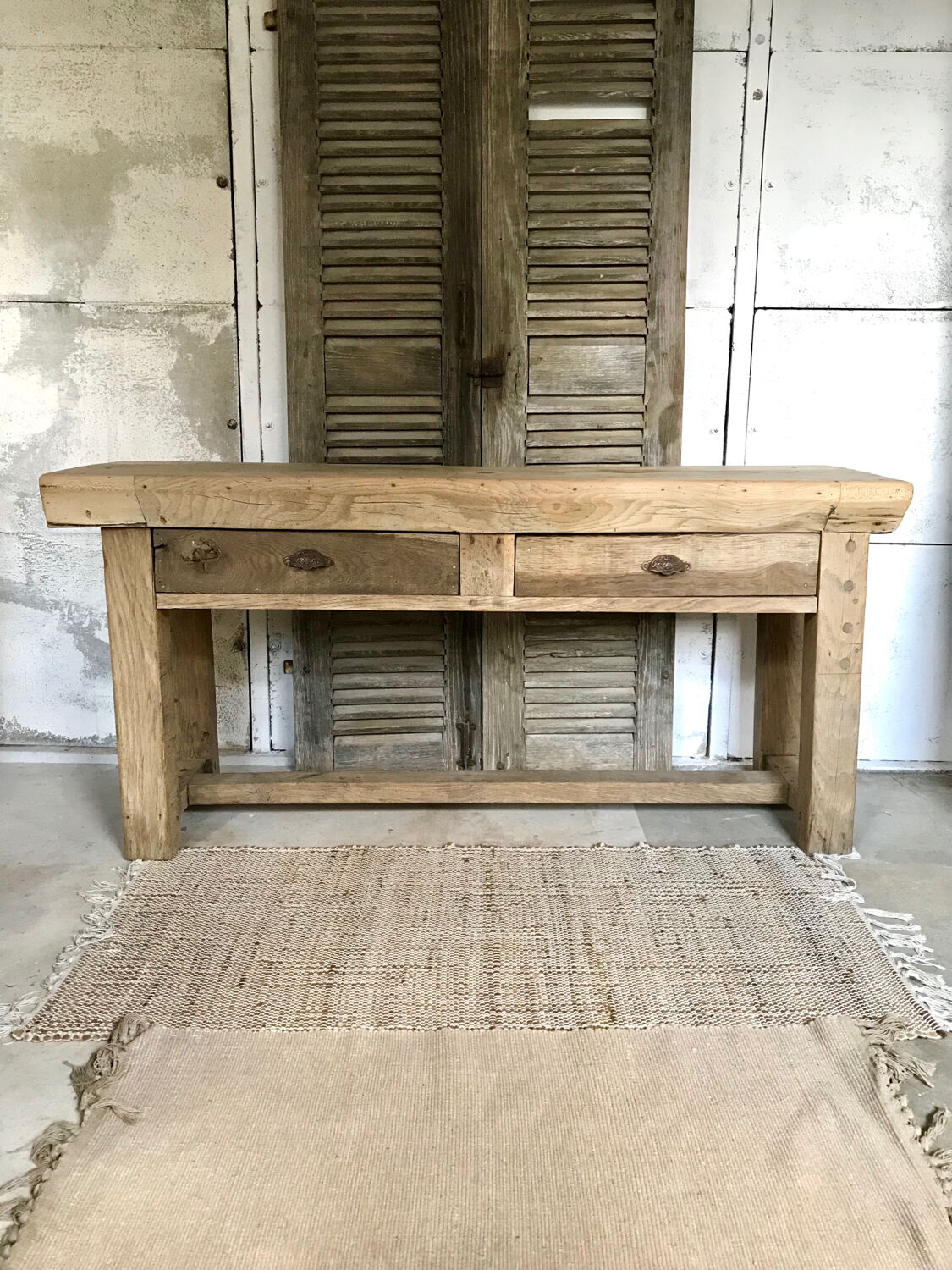 Workbench with drawers