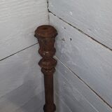 Ancien départ d'escalier ou poteau en fonte