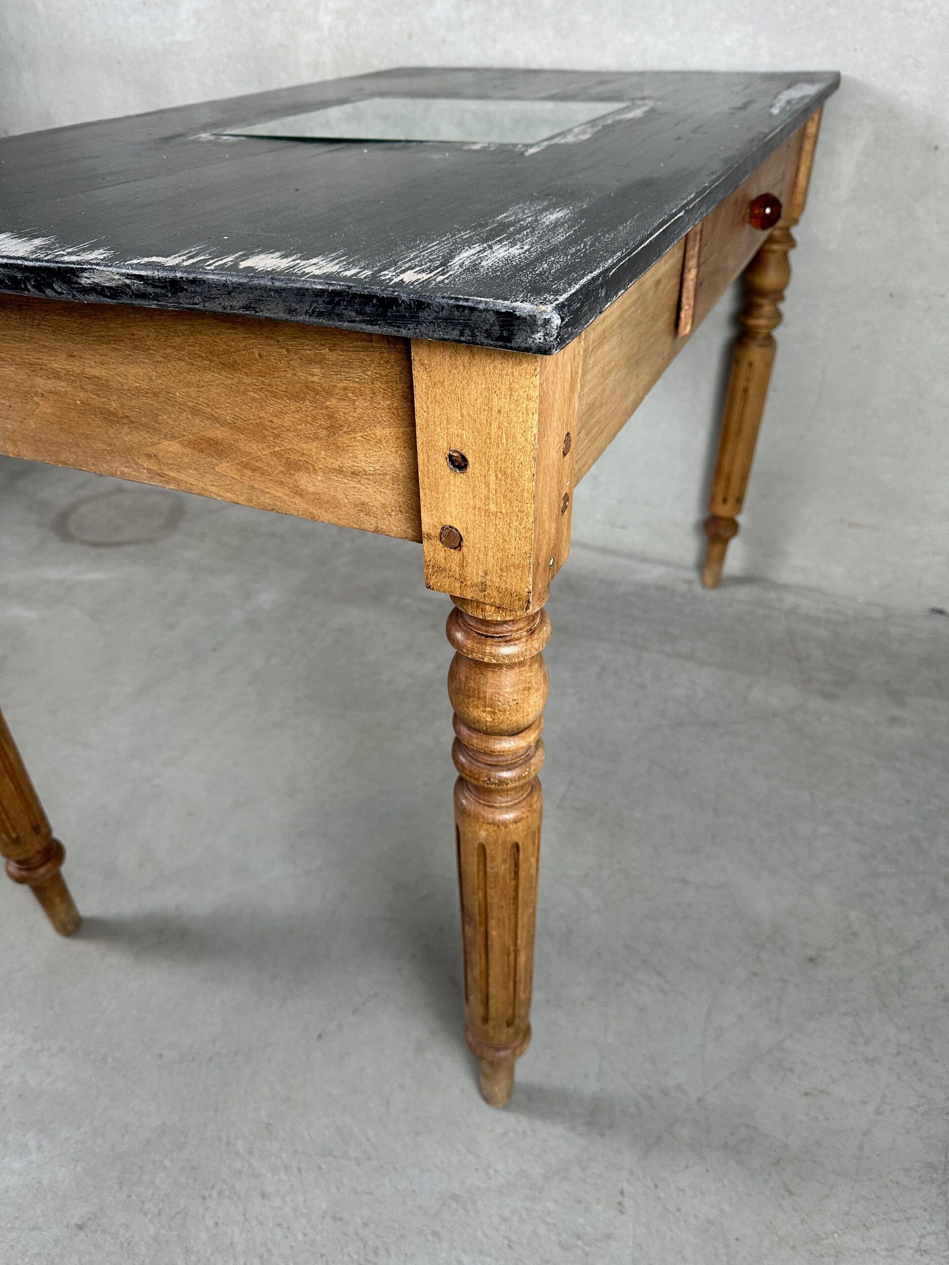 Table de travail en bois ancien