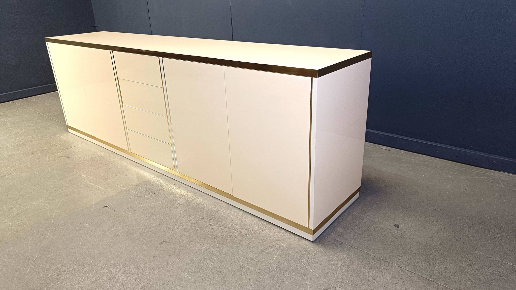 Vintage lacquered credenza, 1980s