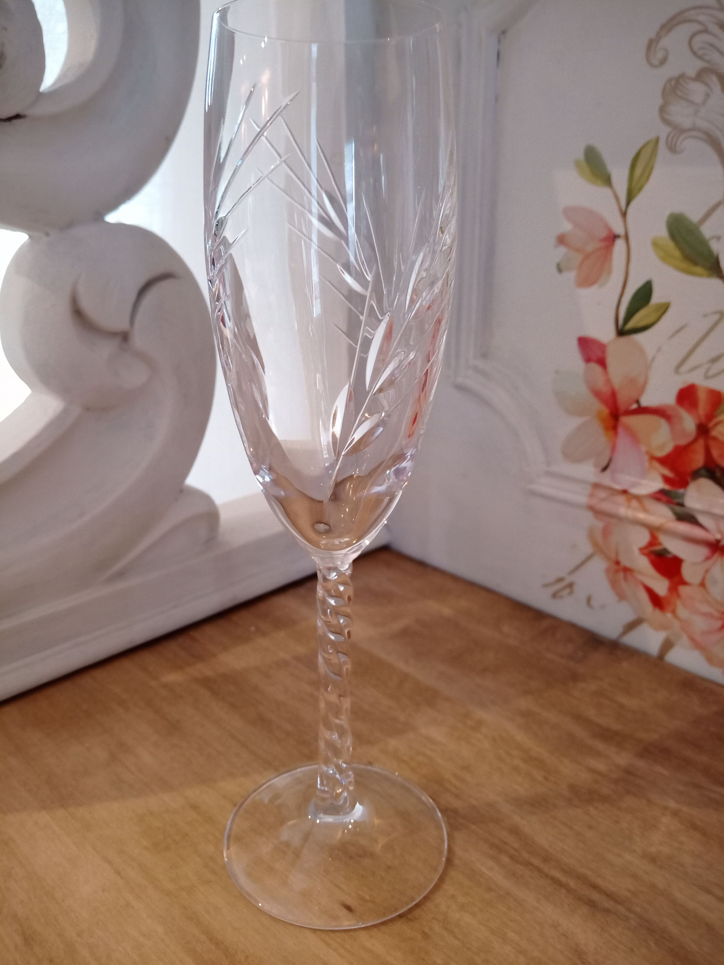 Lot of 5 champagne flutes in Epi model crystal and twisted foot