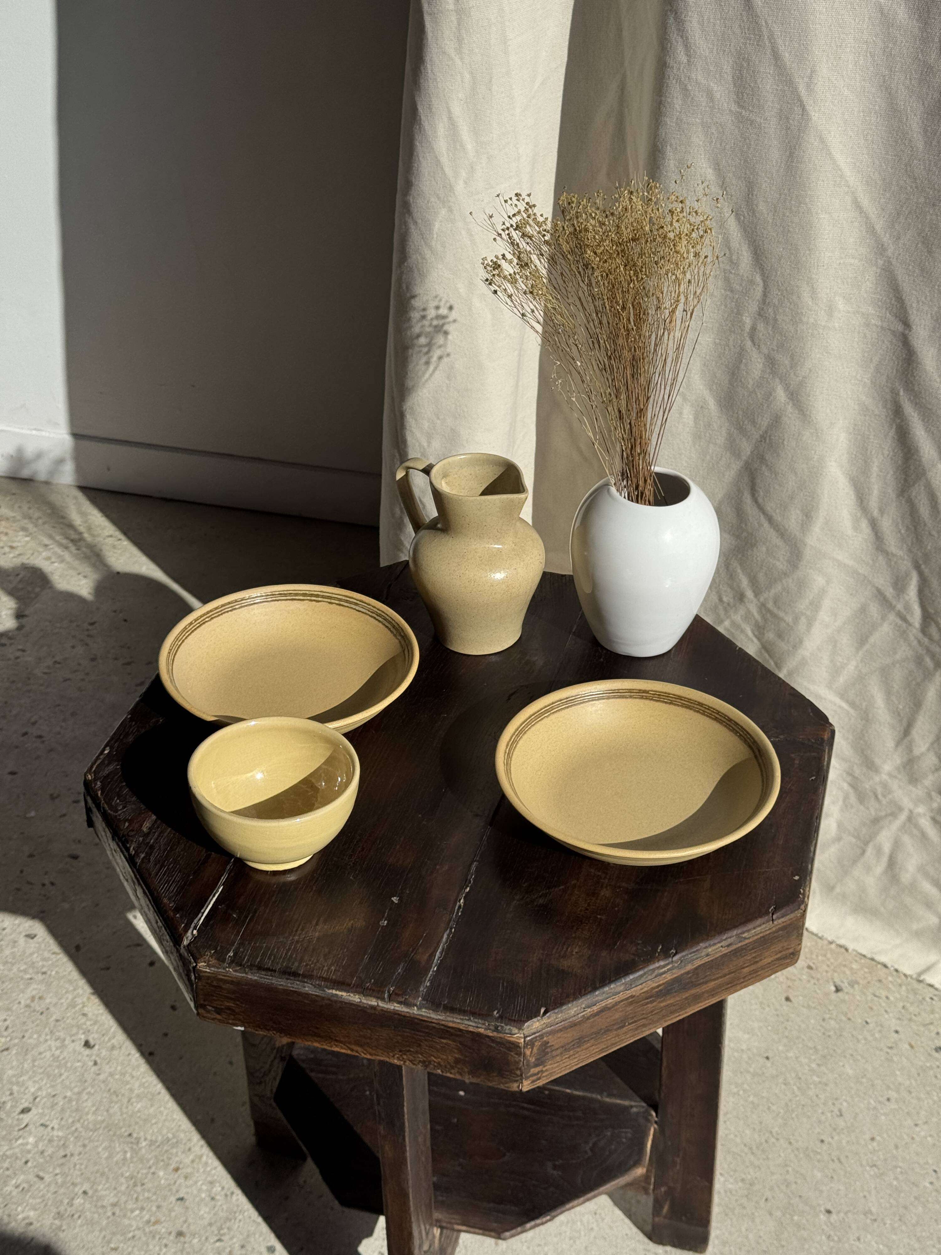 Small beige stoneware jug H14 L15